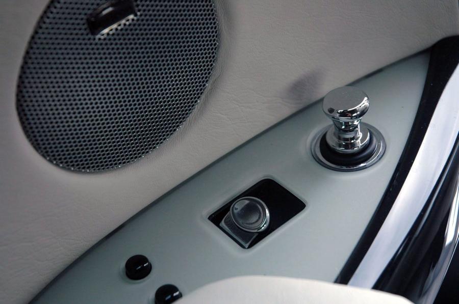  Rolls-Royce Phantom Coupe 2008 года  (фото 21 из 134)